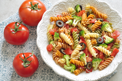 Ensalada Fría de Pasta y Tomate