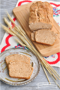 Rebanadas de pan de trigo integral y avena.