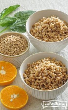 Bowls of cooked farro.