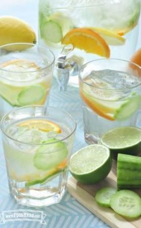agua con sabor a citricos y pepino