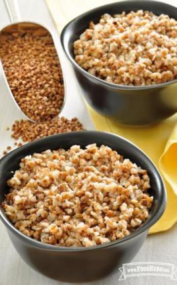 Bowls of cooked buckwheat.